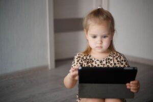 Estrategias para Reducir el Tiempo de Pantalla en Niños Pequeños