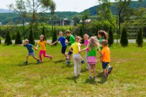 La Importancia del Juego al Aire Libre en la Primera Infancia